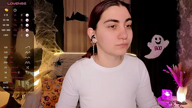 Snapshot of hannacheekss_ chatting on October 2025 02:12:01 AM hannacheekss online show from October 2025 02:12:01 AM