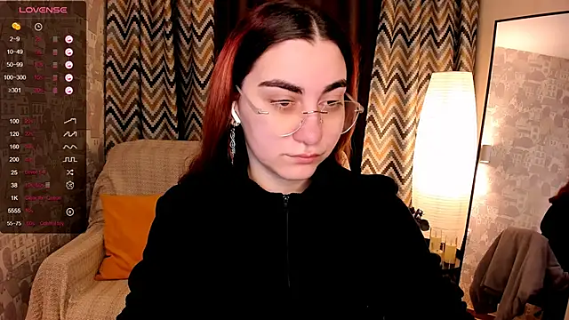 Snapshot of hannacheekss_ chatting on November 2025 02:11:02 AM hannacheekss online show from November 2025 02:11:02 AM