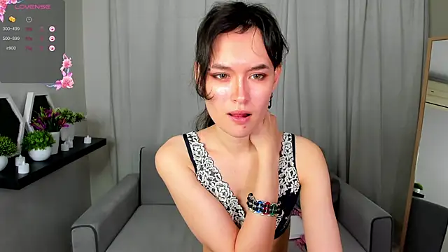 Snapshot of Emily_Strikeee chatting on December 2024 01:14:01 PM Emily Strikeee online show from December 2024 01:14:01 PM