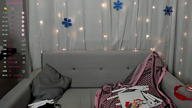 Snapshot of Emily_Strikeee chatting on December 2024 12:55:01 PM Emily Strikeee online show from December 2024 12:55:01 PM