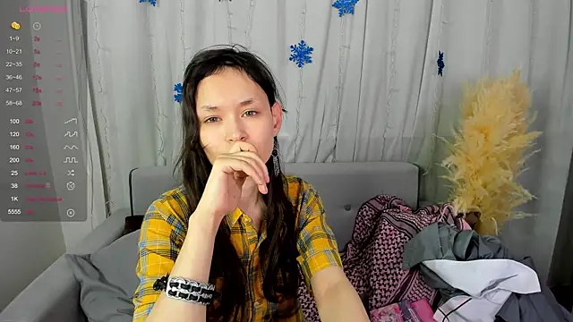 Snapshot of Emily_Strikeee chatting on December 2024 10:18:01 AM Emily Strikeee online show from December 2024 10:18:01 AM