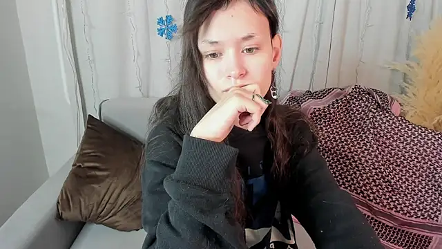 Snapshot of Emily_Strikeee chatting on December 2024 10:01:01 AM Emily Strikeee online show from December 2024 10:01:01 AM