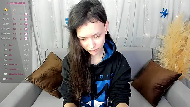 Snapshot of Emily_Strikeee chatting on December 2024 09:33:02 AM Emily Strikeee online show from December 2024 09:33:02 AM