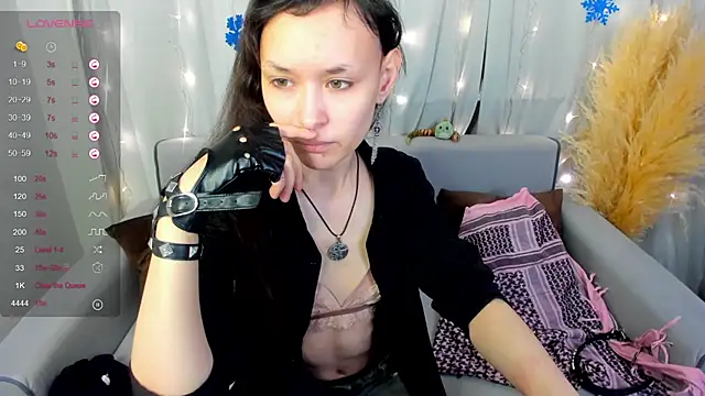 Snapshot of Emily_Strikeee chatting on December 2024 09:48:02 AM Emily Strikeee online show from December 2024 09:48:02 AM