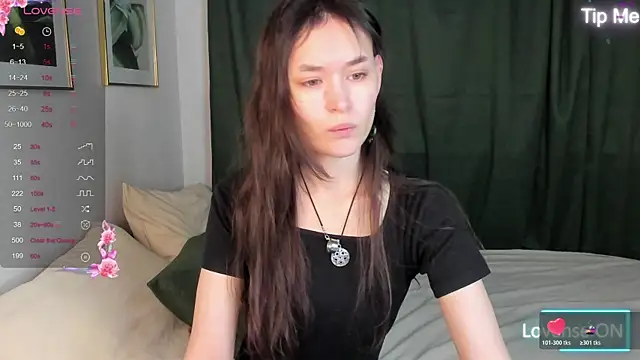 Snapshot of Emily_Strikeee chatting on November 2025 10:05:01 AM Emily Strikeee online show from November 2025 10:05:01 AM