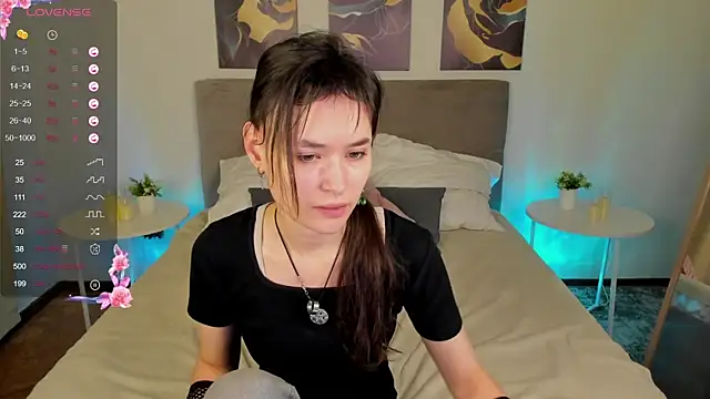 Snapshot of Emily_Strikeee chatting on November 2025 10:04:02 AM Emily Strikeee online show from November 2025 10:04:02 AM