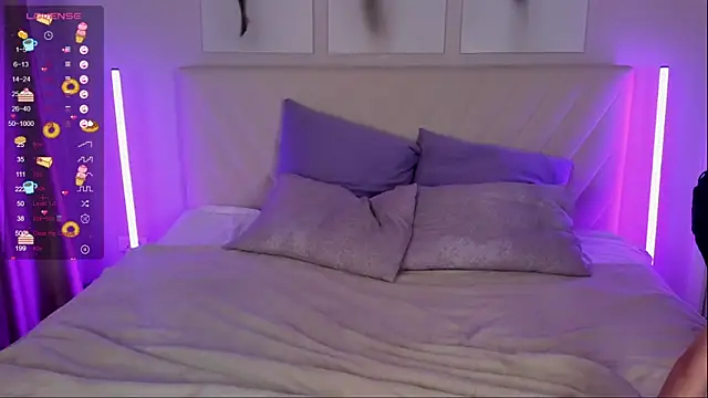 Emily Strikeee online show from November 2025 10:04:02 AM