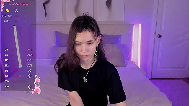 Emily Strikeee online show from November 2025 10:18:01 AM