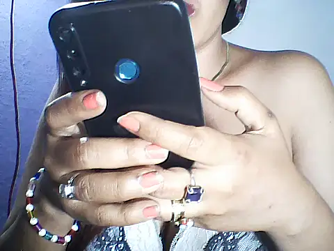 layanah12 online show from February 2026 06:37:01 PM