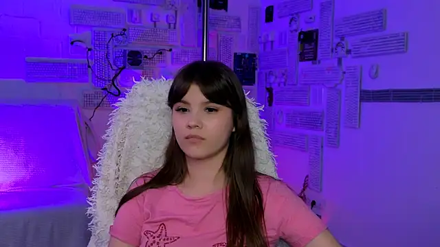 EvaThopson online show from April 2026 01:41:02 PM