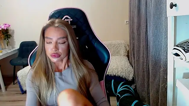 lonely dreamm online show from December 2024 02:16:02 PM