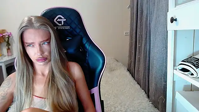 lonely dreamm online show from December 2024 01:29:02 PM