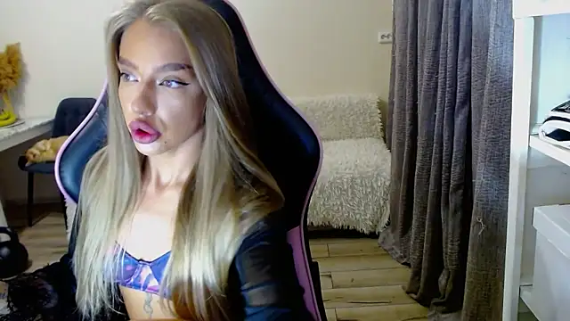 lonely dreamm online show from December 2024 01:11:02 PM