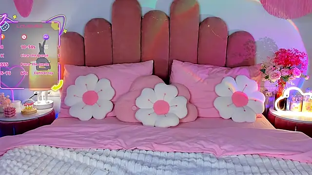 Snapshot of GiaCale chatting on November 2025 02:54:01 PM GiaCale online show from November 2025 02:54:01 PM