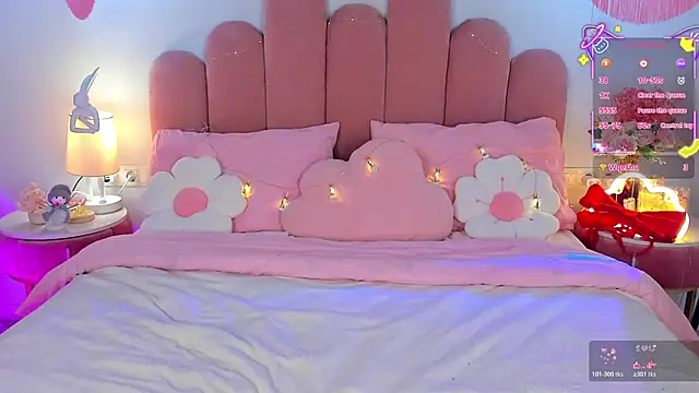 Snapshot of GiaCale chatting on December 2025 01:27:01 PM GiaCale online show from December 2025 01:27:01 PM