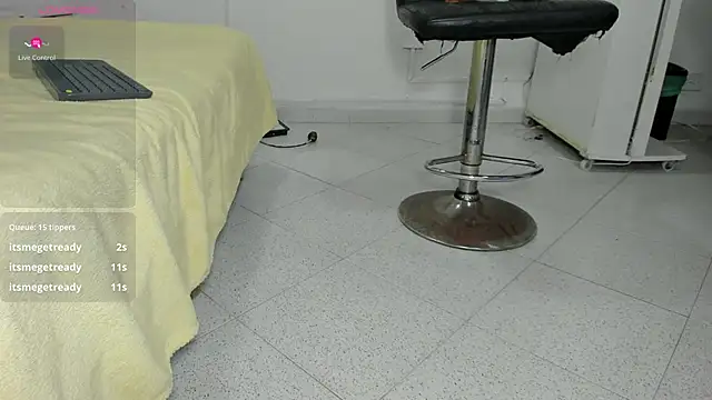 mia  fernandez online show from January 2025 10:06:01 PM