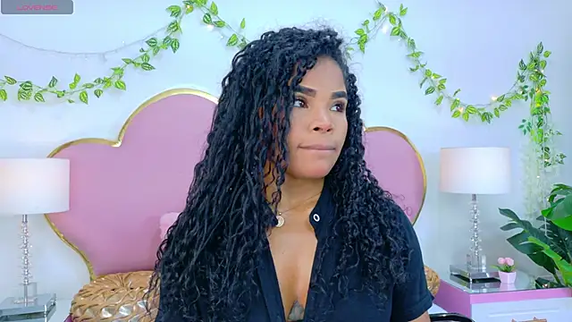 NahiaraReina online show from November 2025 01:10:02 PM