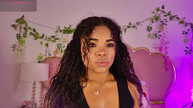 NahiaraReina online show from May 2026 01:49:02 PM