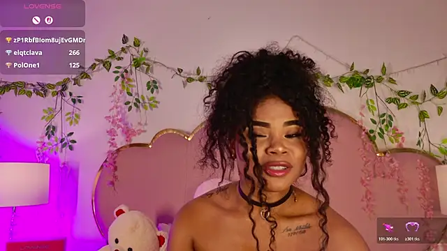 NahiaraReina online show from May 2026 04:04:02 PM