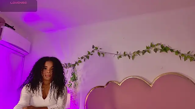 NahiaraReina online show from June 2026 02:10:01 PM