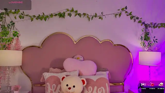NahiaraReina online show from June 2026 01:32:02 PM