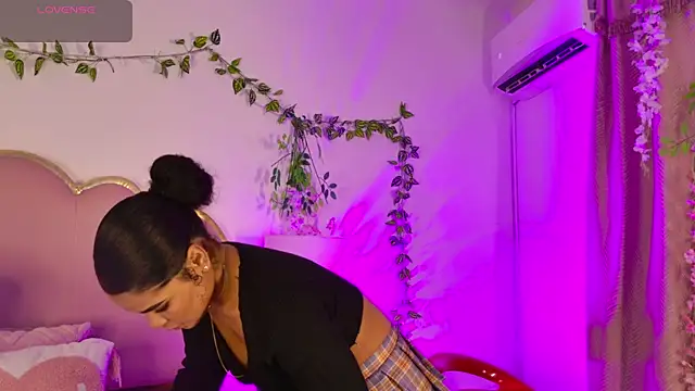 NahiaraReina online show from June 2026 01:31:02 PM