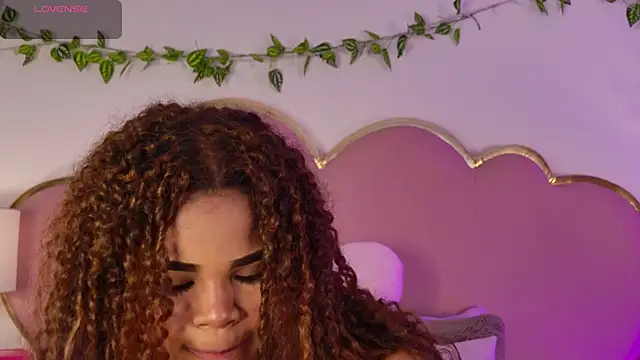 NahiaraReina online show from June 2026 01:30:01 PM