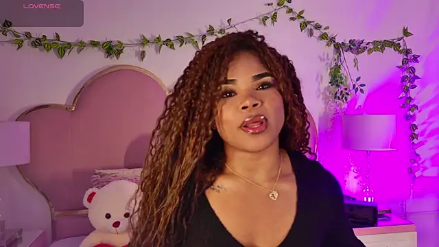NahiaraReina online show from June 2026 01:42:02 PM
