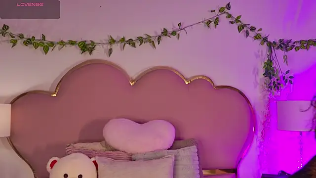 NahiaraReina online show from June 2026 01:37:01 PM