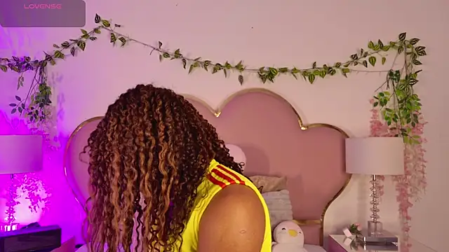 NahiaraReina online show from June 2026 01:39:02 PM
