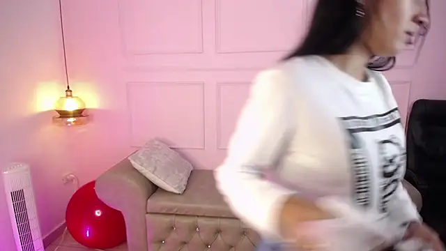 yenny garcia online show from March 2025 12:05:01 AM