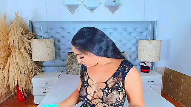 Snapshot of EileenBenzon chatting on September 2025 03:08:01 AM EileenBenzon online show from September 2025 03:08:01 AM