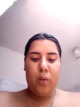 Snapshot of andreinabigtits chatting on September 2025 05:03:01 PM andreinabigtits online show from September 2025 05:03:01 PM