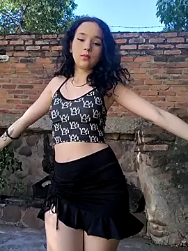 Snapshot of sweet_outdoor_charm chatting on September 2025 08:03:01 PM sweet outdoor charm online show from September 2025 08:03:01 PM