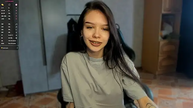 Snapshot of SweetyDeviliya chatting on May 2026 04:43:01 AM SweetyDeviliya online show from May 2026 04:43:01 AM
