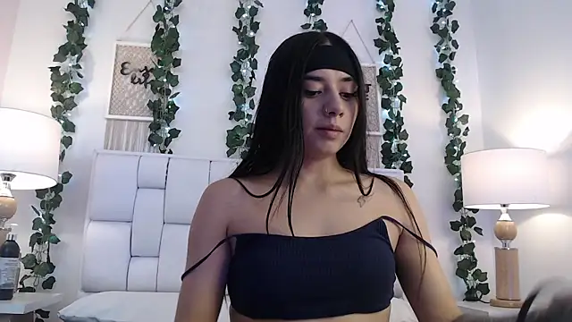 Snapshot of Kylie_golden chatting on December 2024 11:11:01 AM Kylie golden online show from December 2024 11:11:01 AM
