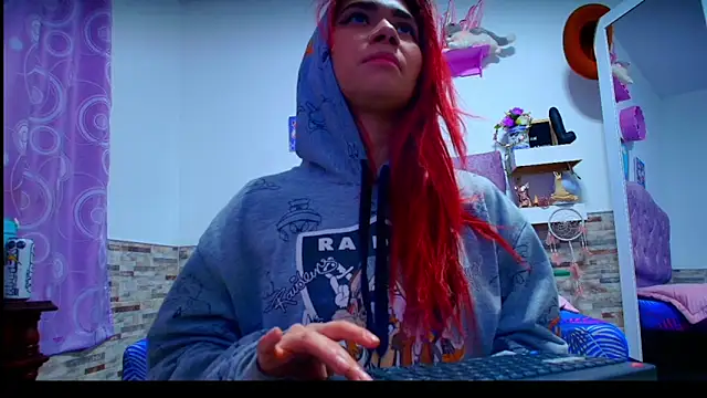 Snapshot of Melannytaylor chatting on December 2025 08:38:01 PM Melannytaylor online show from December 2025 08:38:01 PM