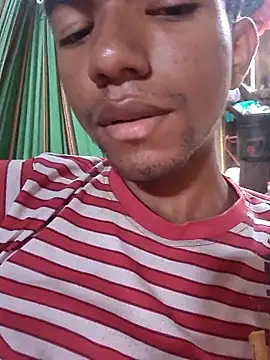 Reynold2608 online show from November 2025 04:18:02 PM