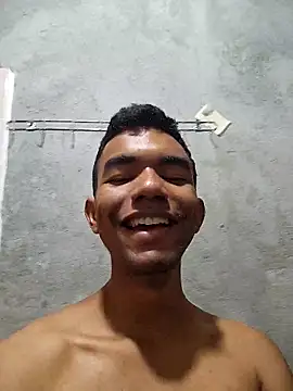 Reynold2608 online show from May 2026 11:48:01 AM