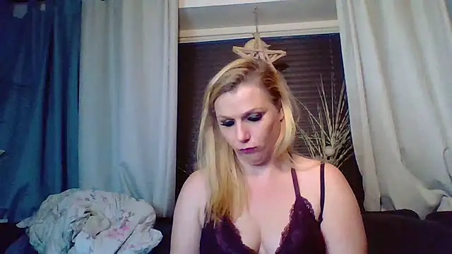 Snapshot of DevilsAngel13 chatting on November 2025 09:26:01 PM DevilsAngel13 online show from November 2025 09:26:01 PM