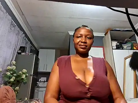 Snapshot of EbonyRose9 chatting on December 2024 04:29:02 AM EbonyRose9 online show from December 2024 04:29:02 AM