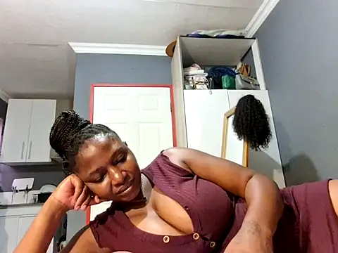 Snapshot of EbonyRose9 chatting on February 2025 01:22:02 PM EbonyRose9 online show from February 2025 01:22:02 PM