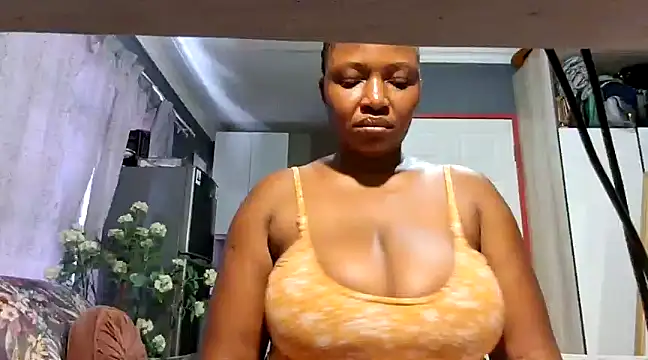 Snapshot of EbonyRose9 chatting on March 2025 10:24:01 AM EbonyRose9 online show from March 2025 10:24:01 AM