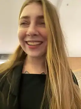 Snapshot of Sunny___Bunny chatting on December 2025 12:12:02 PM Sunny Bunny online show from December 2025 12:12:02 PM