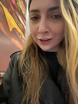 Snapshot of Sunny___Bunny chatting on April 2026 02:25:01 PM Sunny Bunny online show from April 2026 02:25:01 PM