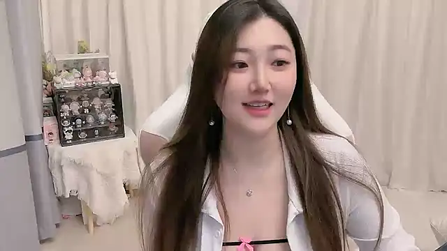 Snapshot of Stars_Elyn chatting on December 2024 12:14:02 PM Stars Elyn online show from December 2024 12:14:02 PM