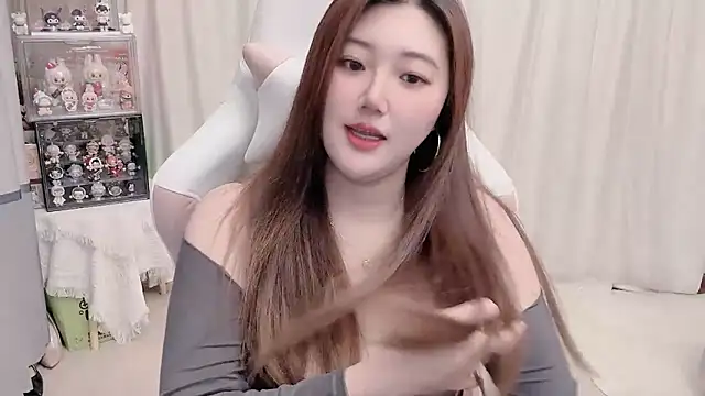 Snapshot of Stars_Elyn chatting on March 2025 03:29:02 PM Stars Elyn online show from March 2025 03:29:02 PM