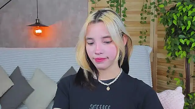 Snapshot of as1an_girlfriend chatting on February 2025 03:43:02 AM as1an girlfriend online show from February 2025 03:43:02 AM