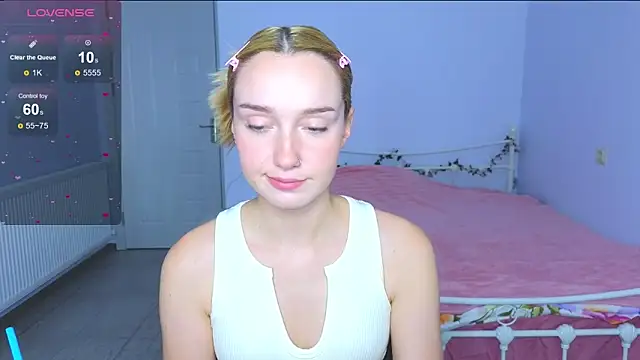 Snapshot of Wild_Sophie_ chatting on September 2025 02:32:01 PM Wild Sophie online show from September 2025 02:32:01 PM