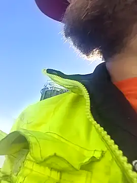 Snapshot of Ozomitro chatting on October 2025 11:10:01 AM Ozomitro online show from October 2025 11:10:01 AM